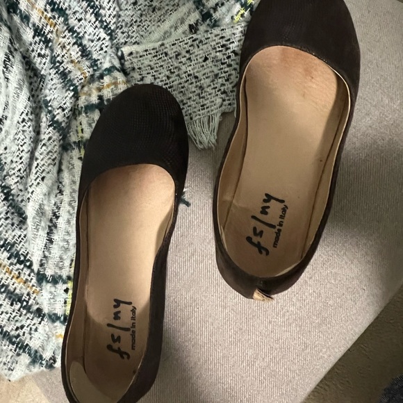 French Sole fs/ny brown iridescent flats with .5 inch wedge heel in size 8. - Picture 4 of 5